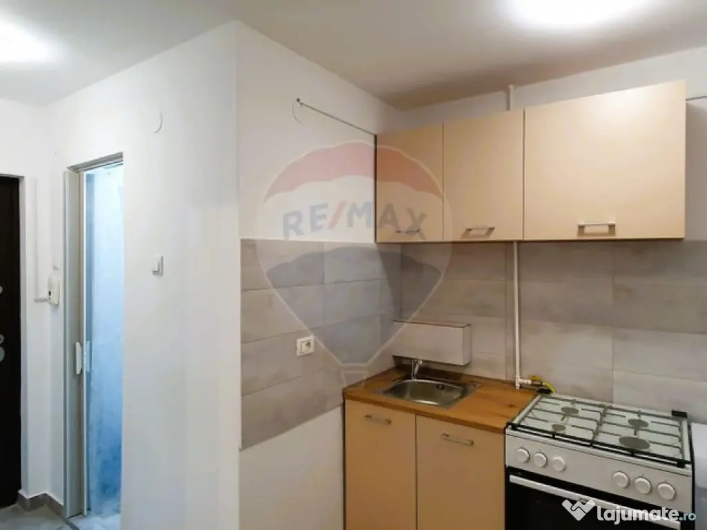 Garsoniera de inchiriat in zona centrala, etaj 2. Renovat... 