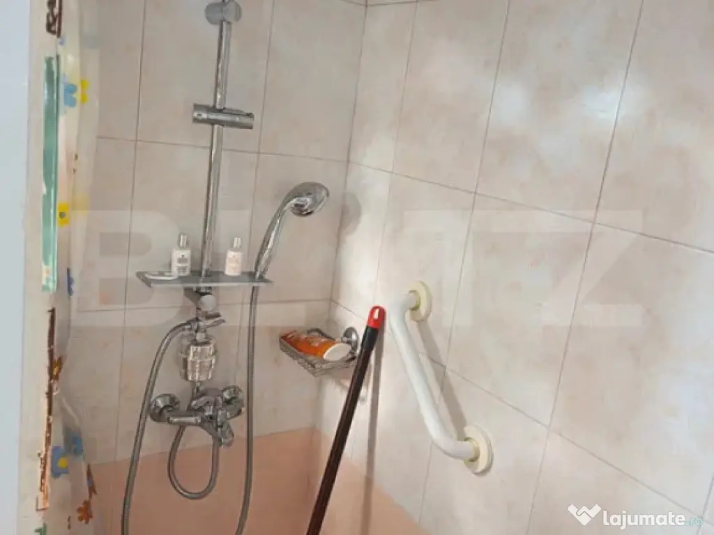 Apartament 2 camere, etaj intermediar, parcare, Dambu Rotund