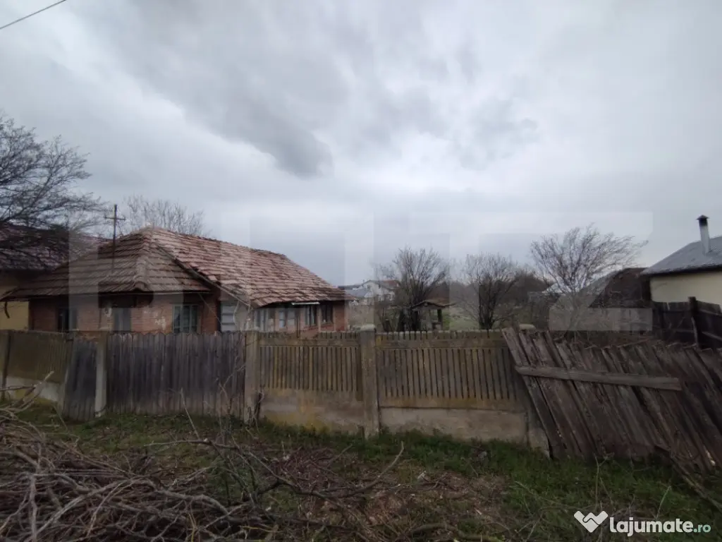 Teren cu casa, Podari, 1000 mp, toate utilitatile, 20 m desc 