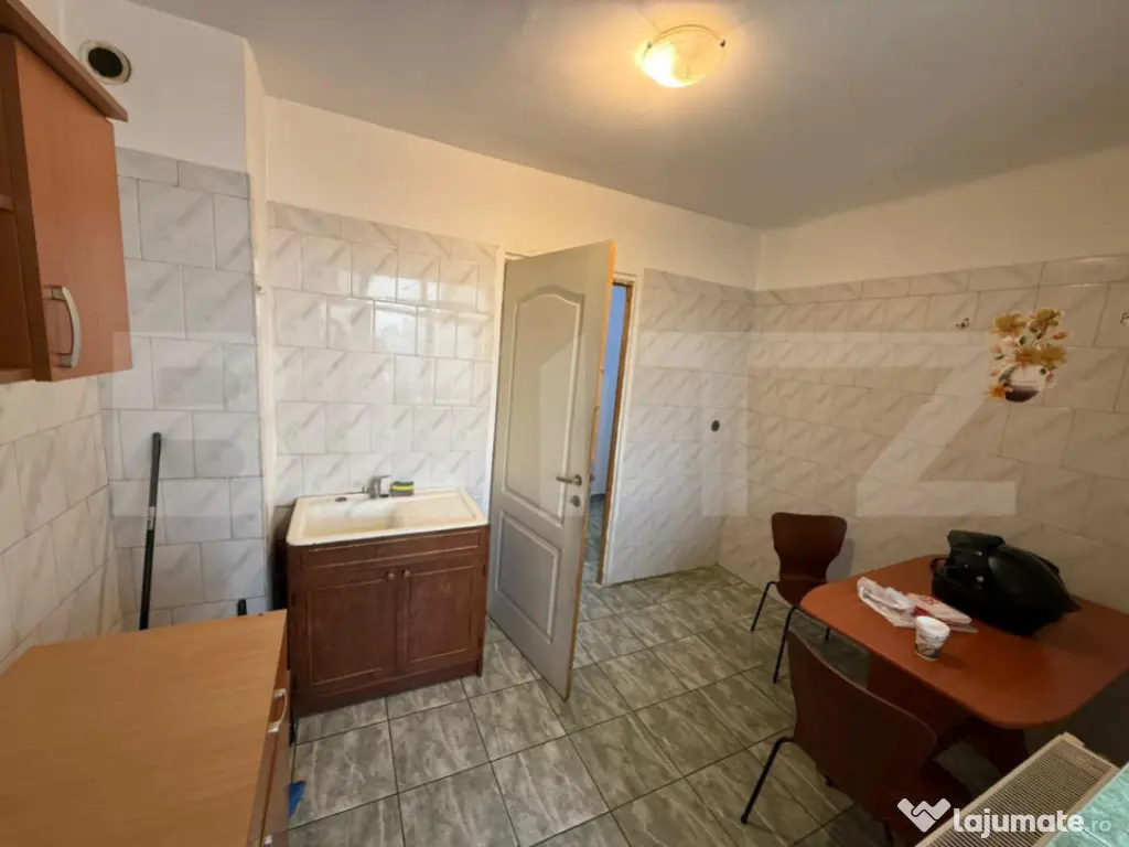 Apartament 2 camere semidecomandat Craiovita noua zona scoal 