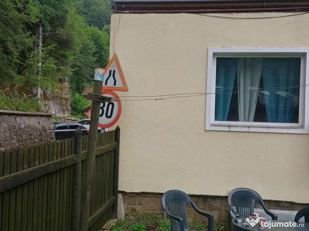 Apartament 3 camere de vanzare la munte Azuga central