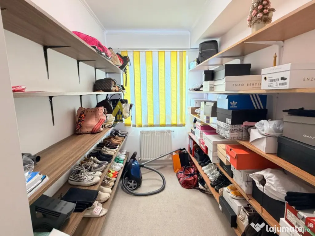 Vila spatioasa cu 9 camere, foisor, magazie, curte amenajata 