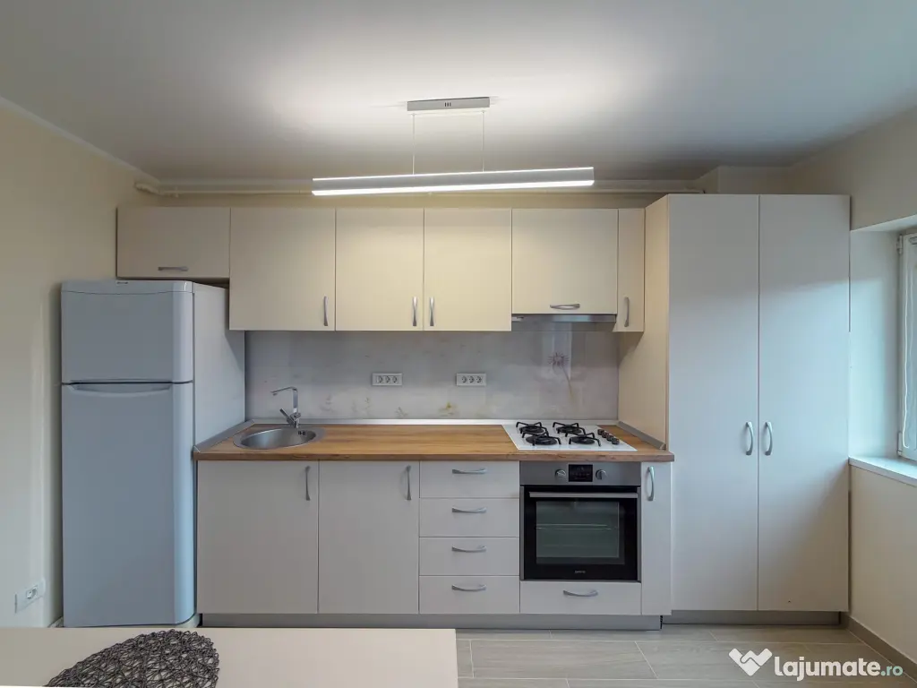 Ofer spre inchiriere apartament cu loc de parcare in Pipera-Voluntari, 700 Euro 