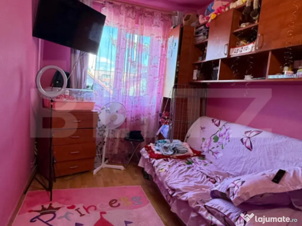 Apartament 3 camere cu parcare, etaj intermediar