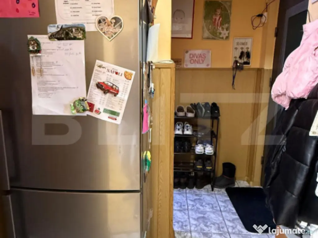 Apartament 3 camere cu parcare, etaj intermediar