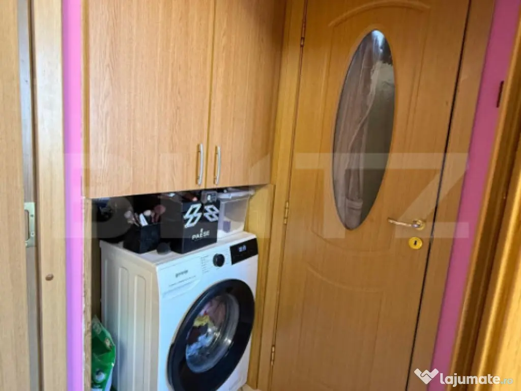 Apartament 3 camere cu parcare, etaj intermediar