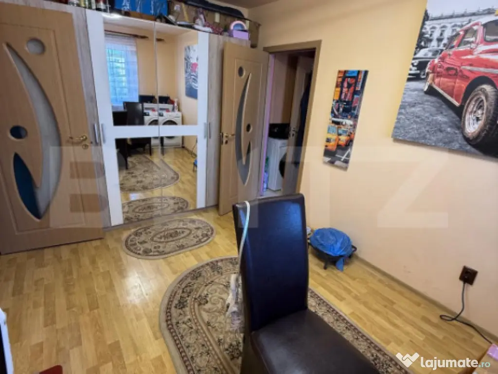 Apartament 3 camere cu parcare, etaj intermediar