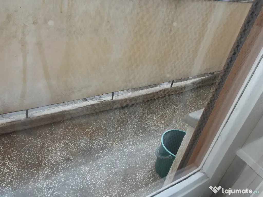 Vand apartament cu 2 camere in Deva, zona Titu Maiorescu,parter inalt, 