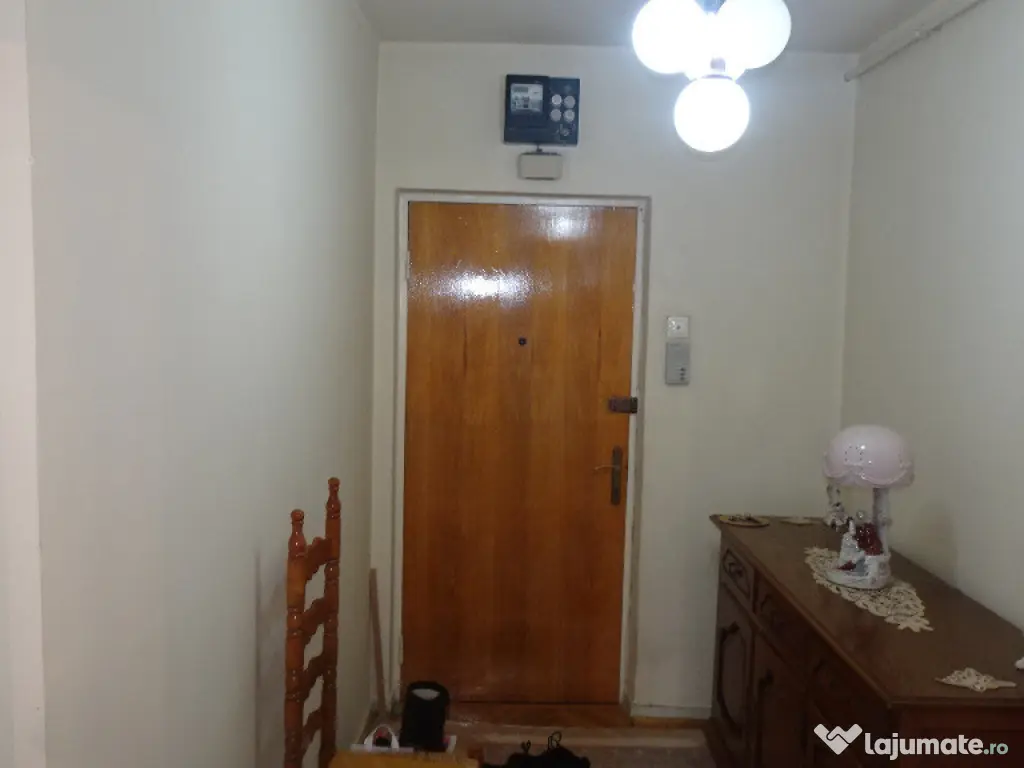 Vand apartament cu 2 camere in Deva, zona Titu Maiorescu,parter inalt, 