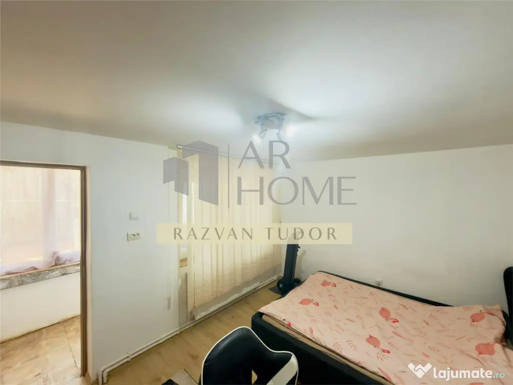 Casa 4 camere , semifinisata , cu beci , Ploiesti ,zona cent 