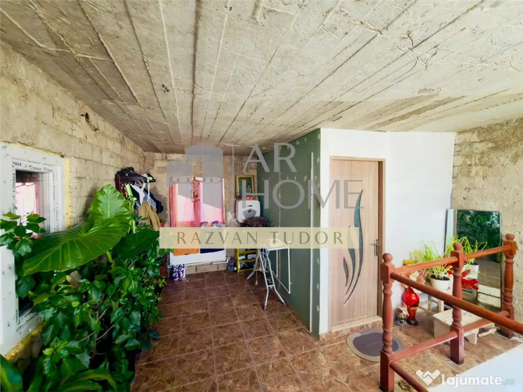 Casa 4 camere , semifinisata , cu beci , Ploiesti ,zona cent 