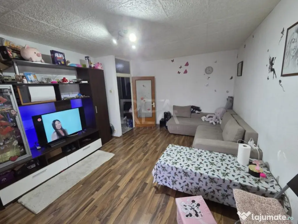 Garsonieră Vitan Mall decomandată, et. 5, an 1990, metrou, 