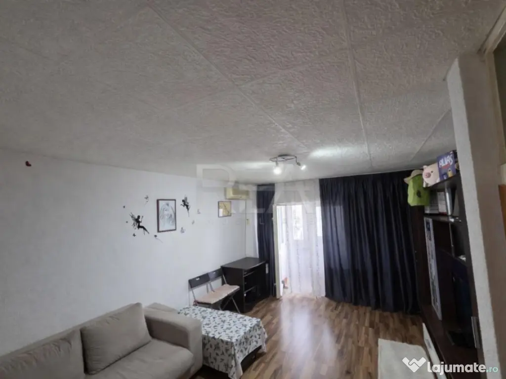 Garsonieră Vitan Mall decomandată, et. 5, an 1990, metrou, 