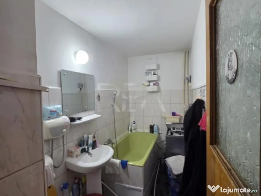 Garsonieră Vitan Mall decomandată, et. 5, an 1990, metrou, 