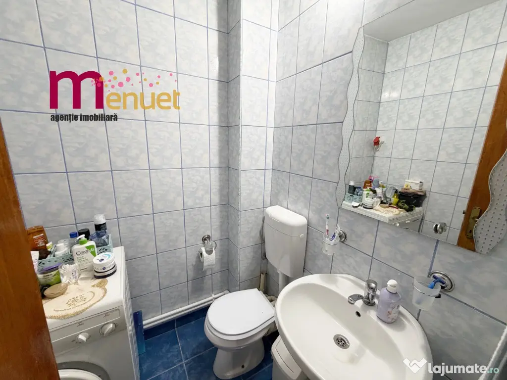Apartament 3 camere,str.Victoriei,etaj 1,90 mp 