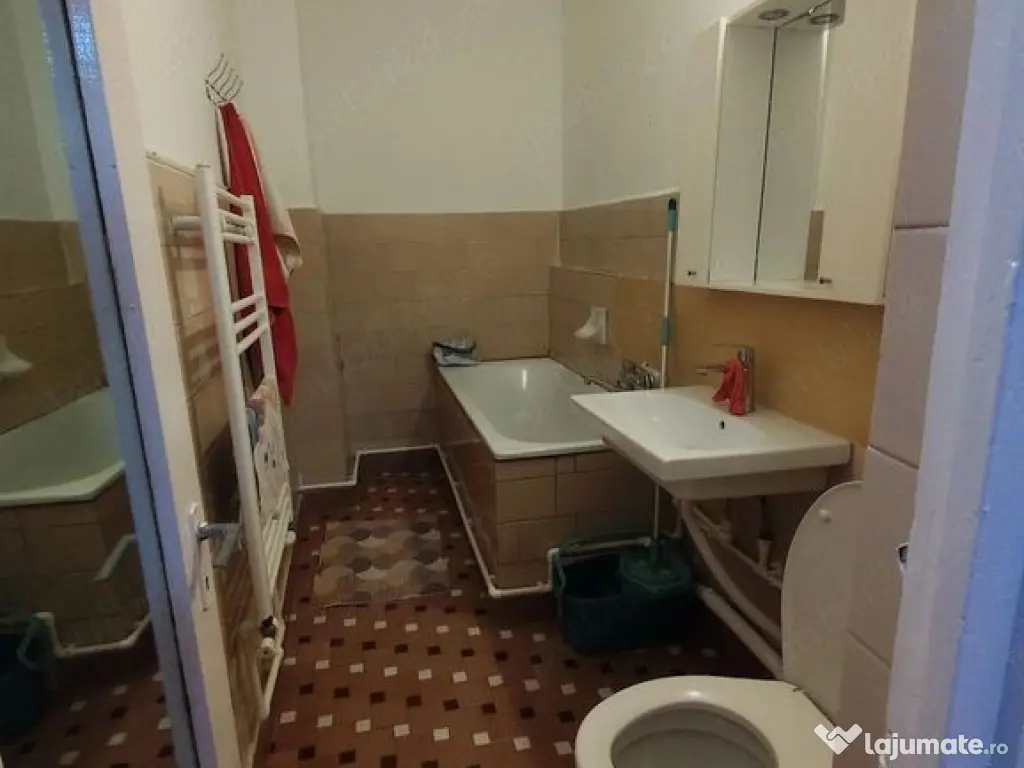 Apartament 2 camere de închiriat. 