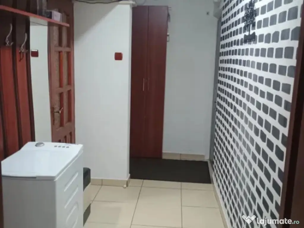 Apartament cu 3 Camere Semidecomandate - etaj 2 Zona George Enescu 