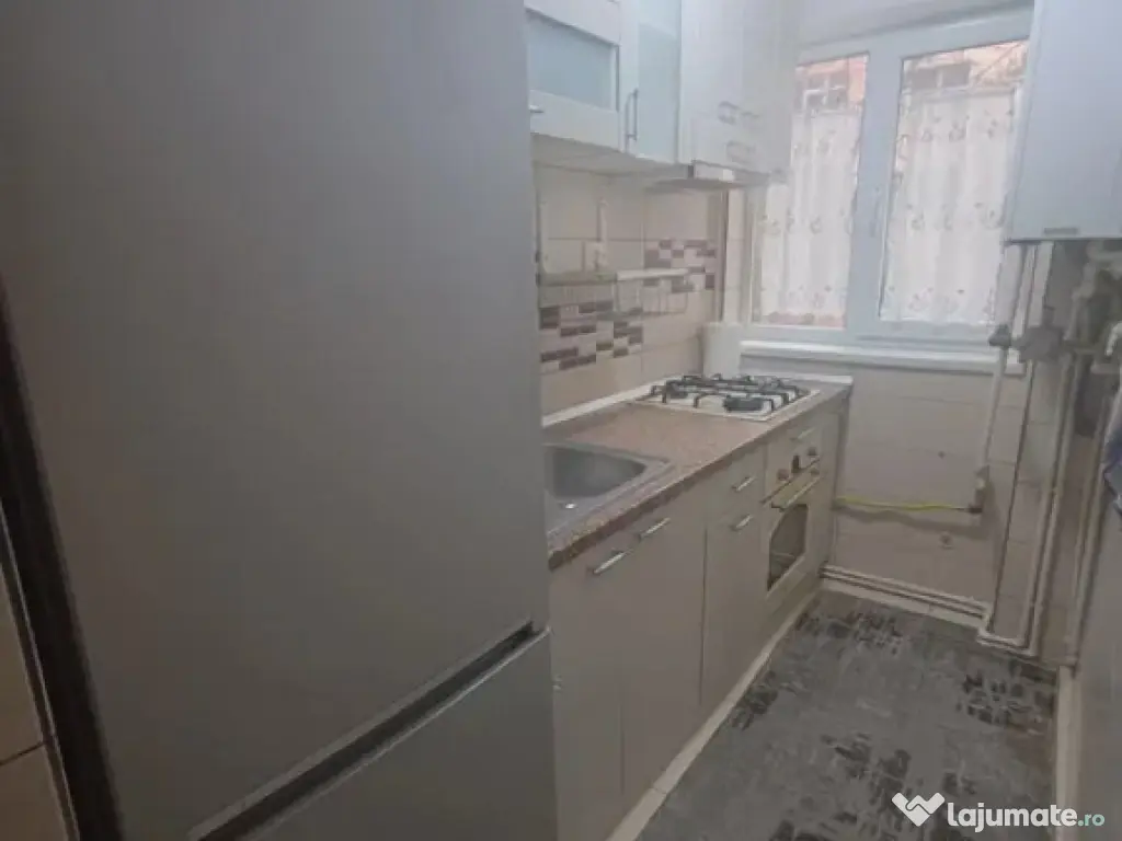 Apartament cu 3 Camere Semidecomandate - etaj 2 Zona George Enescu 