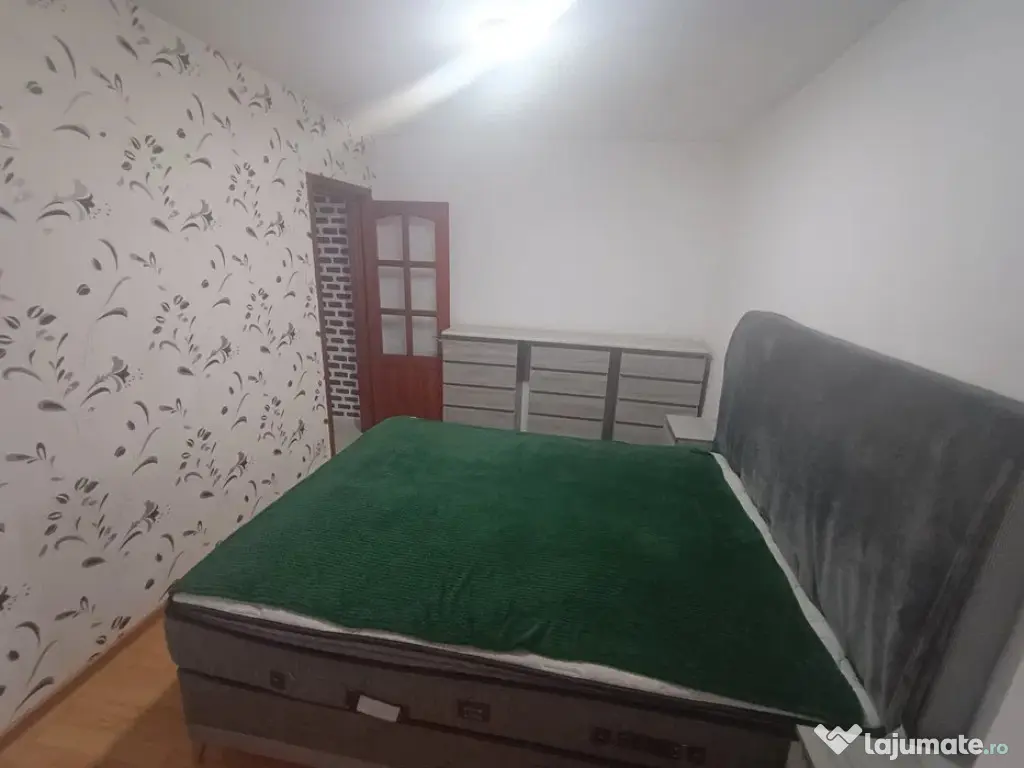 Apartament cu 3 Camere Semidecomandate - etaj 2 Zona George Enescu 
