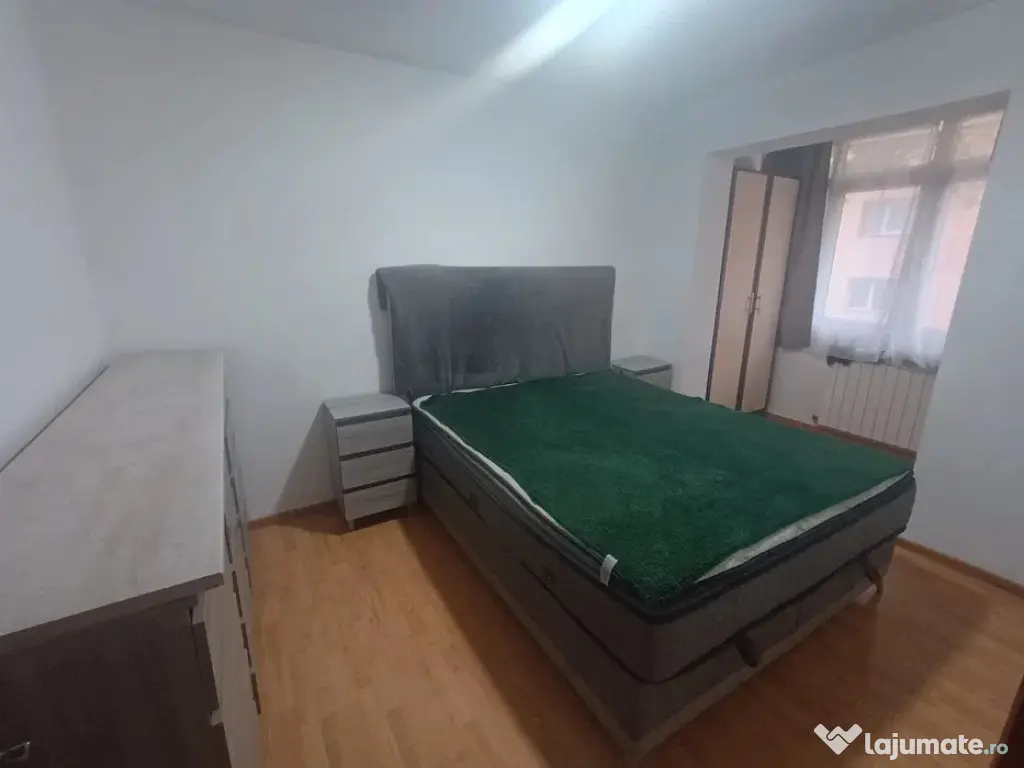 Apartament cu 3 Camere Semidecomandate - etaj 2 Zona George Enescu 