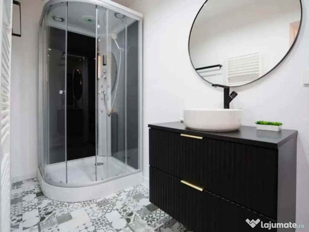 Apartament 2 camere, semidecomandat - zona Centrul Istoric 