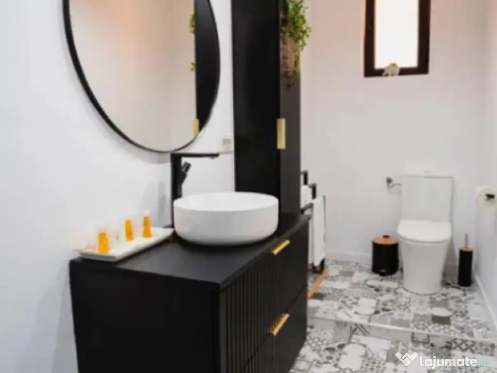 Apartament 2 camere, semidecomandat - zona Centrul Istoric 