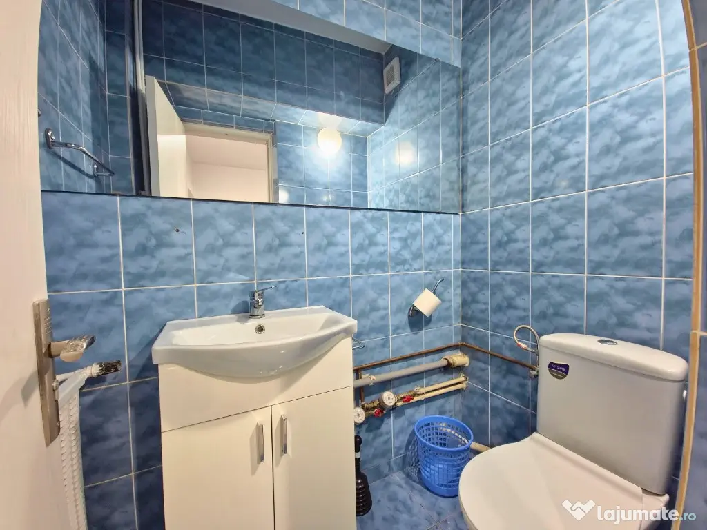 DE INCHIRIAT - 3 CAMERE, CENTRAL, BLOC CU LIFT