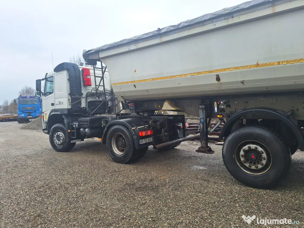 Cap tractor Volvo, am 2006, Euro 3, tracțiune 4x4. Semiremorca basculabila