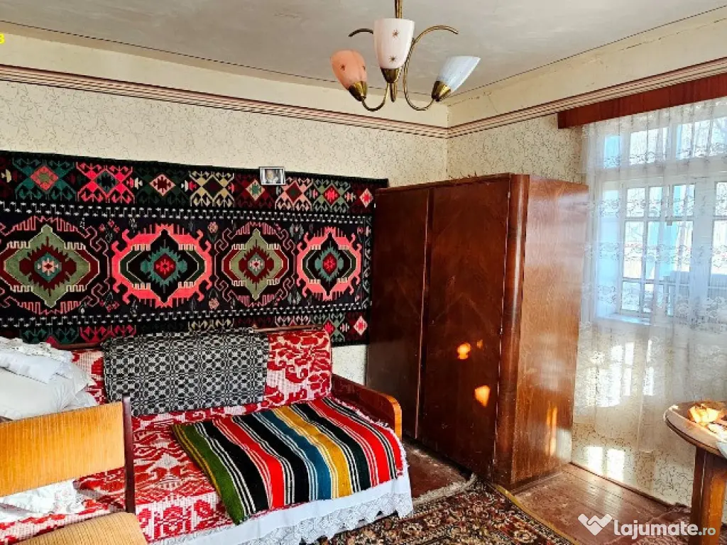 Casa + Anexa + Teren 6000 mp, la 10 minute de oras, com.Garcina 