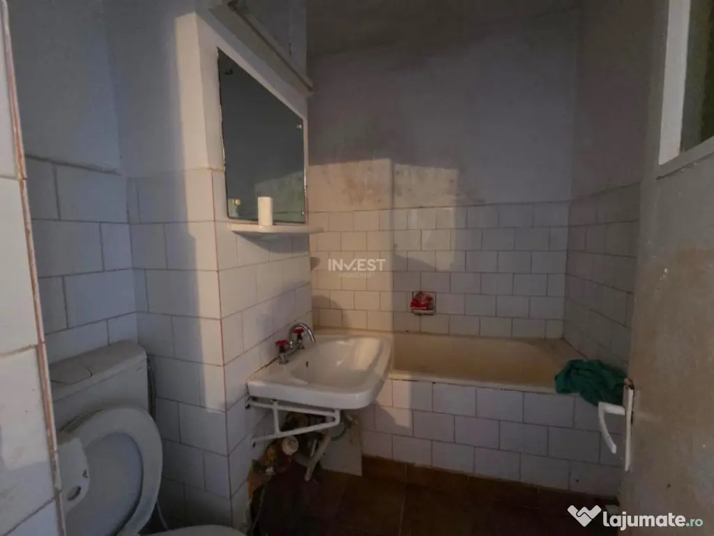 APARTAMENT 3 CAMERE-DECOMANDAT-ETAJ 1 