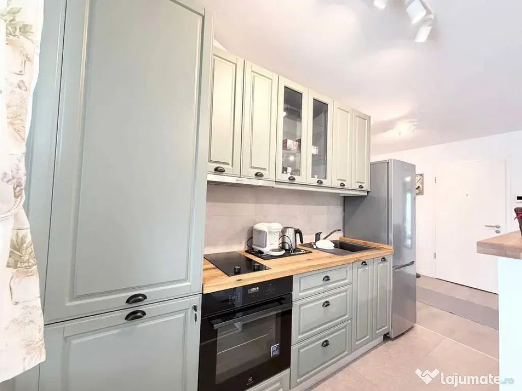 Studio la etaj intermediar, cu balcon si loc de parcare, sit 