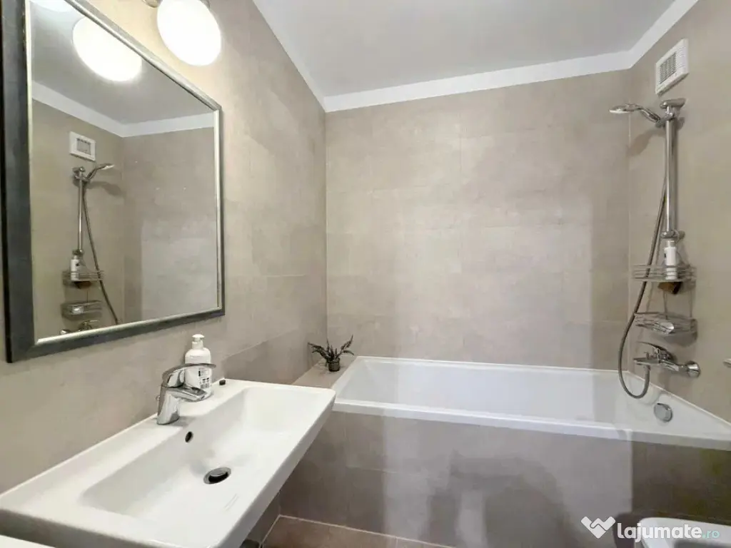 Studio la etaj intermediar, cu balcon si loc de parcare, sit 