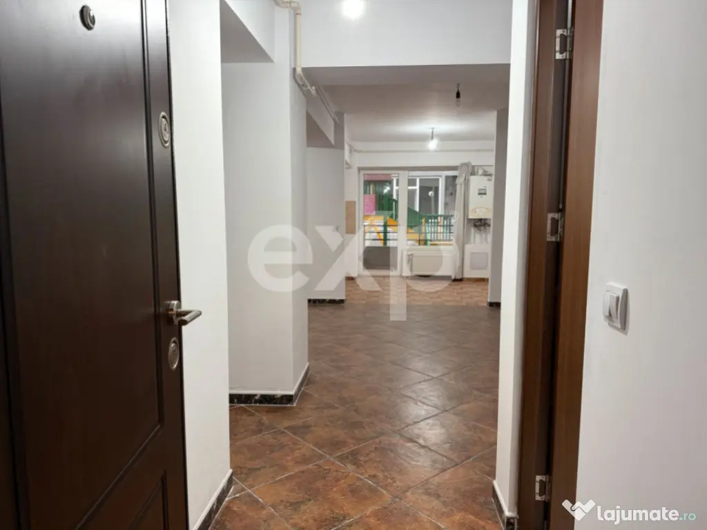 Apartament cu 3 camere de vânzare cu loc de parcare, Calea 