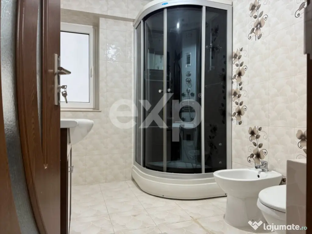 Apartament cu 3 camere de vânzare cu loc de parcare, Calea 