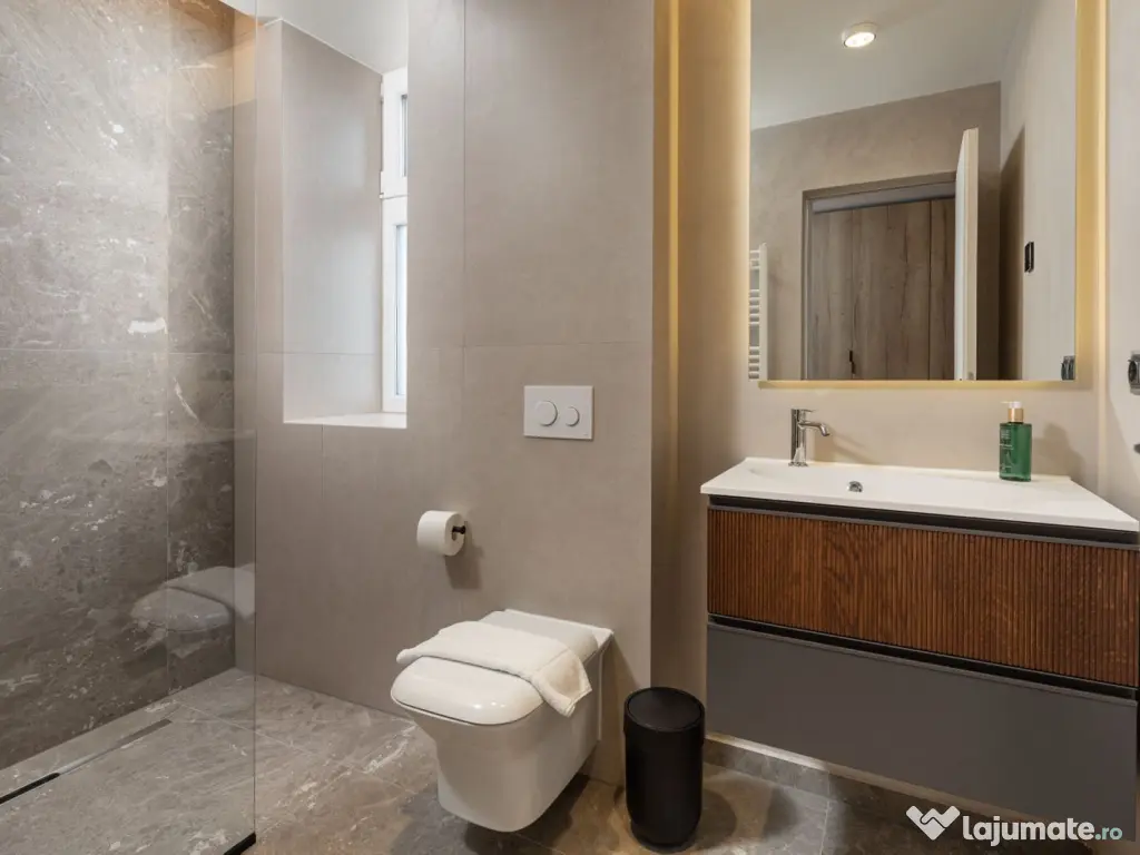 De inchiriat Penthouse 3 camere 