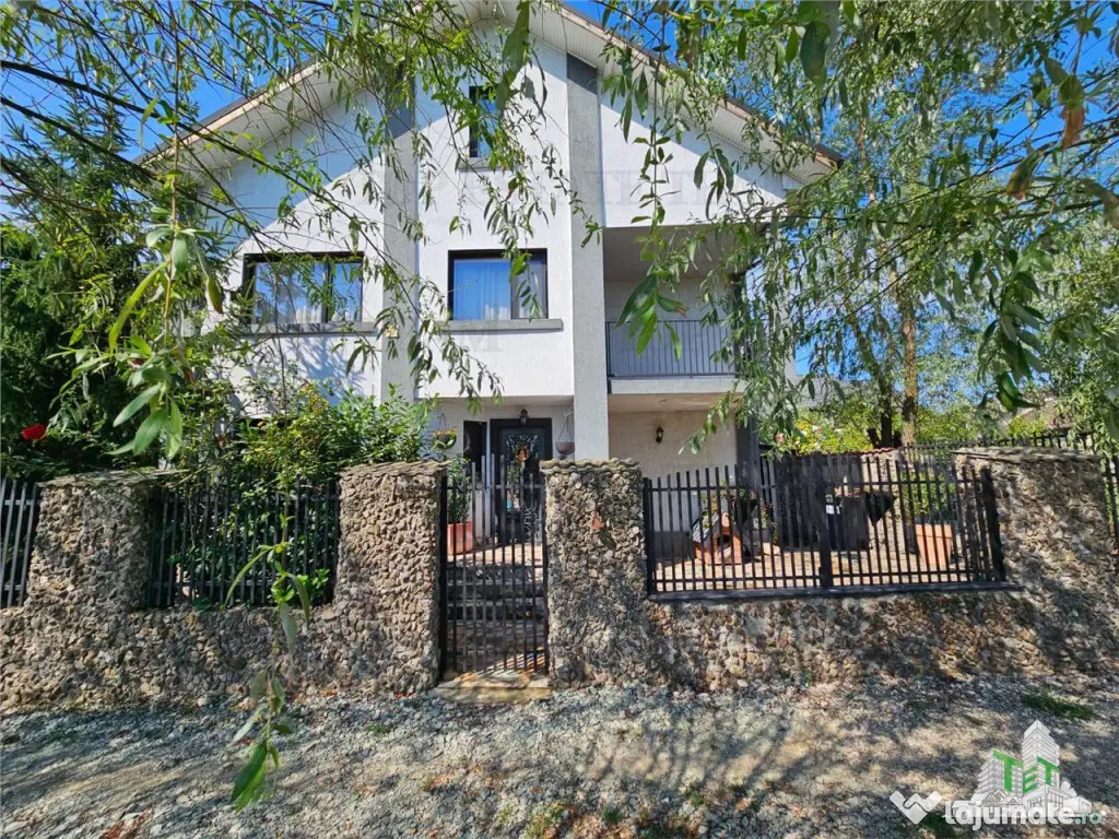 Vila superba, cu piscina, 970mp teren, D P E M, gradina amen 