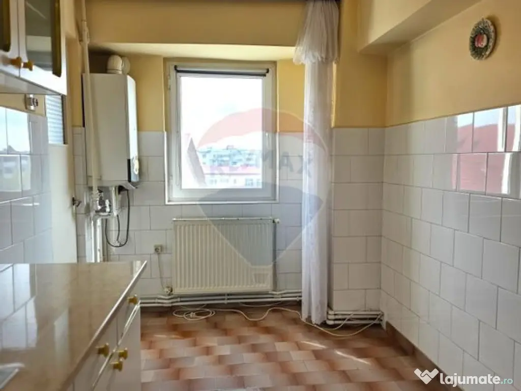 Apartament 3 camere, în zona Pod, Ramnicu Sarat et.4/4 