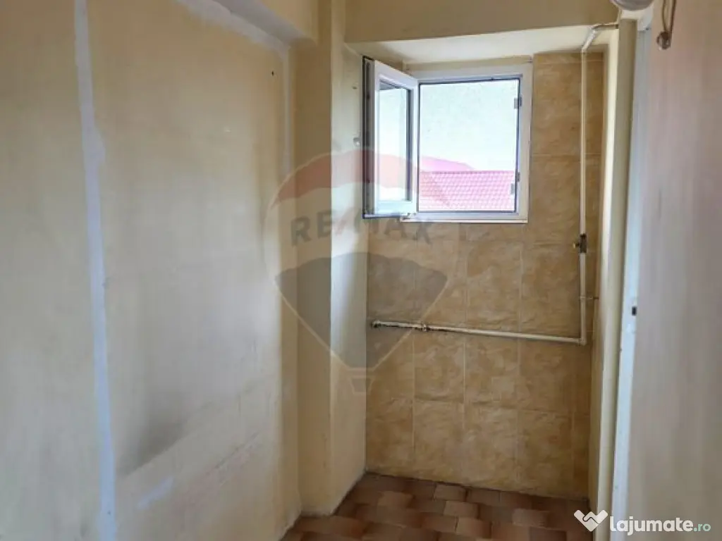 Apartament 3 camere, în zona Pod, Ramnicu Sarat et.4/4 