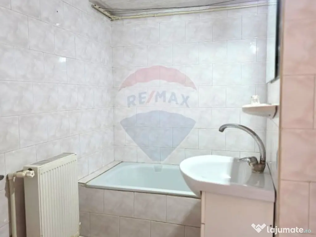 Apartament 3 camere, în zona Pod, Ramnicu Sarat et.4/4 