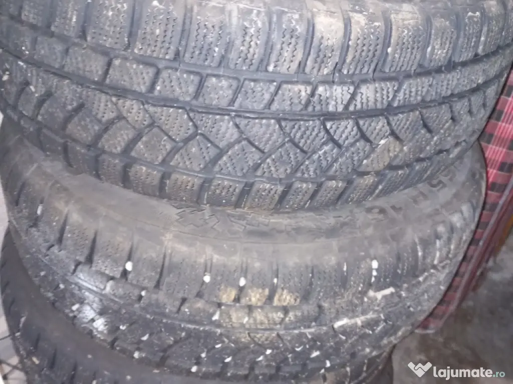 Vand 4 buc. cauciucuri tot cu janta cauciucuri iarna stare f. bună + capacele