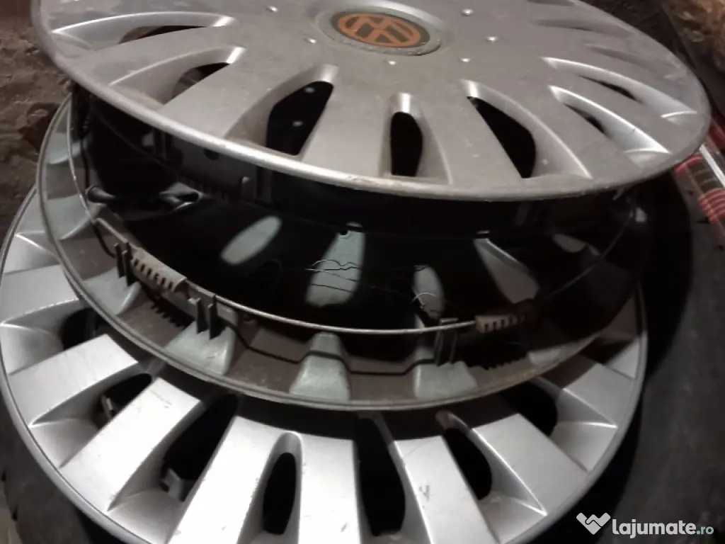 Vand 4 buc. cauciucuri tot cu janta cauciucuri iarna stare f. bună + capacele