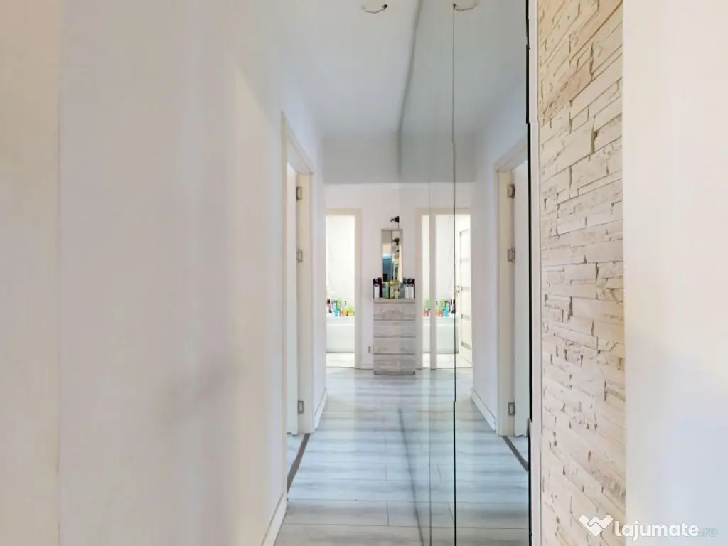 Apartament 4 camere superb Plaza