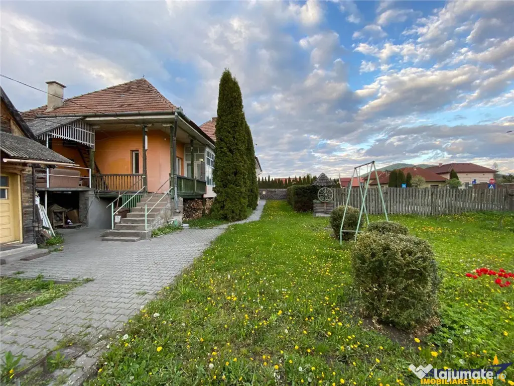 TUR 3D!In areal apreciabil,particulara casa cu 680 mp teren, 