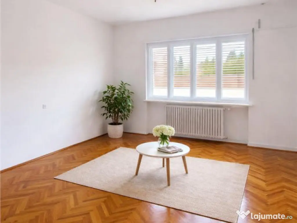 TUR 3D!In areal apreciabil,particulara casa cu 680 mp teren, 