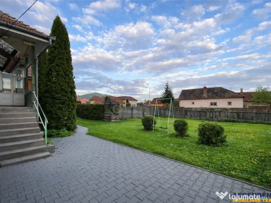 TUR 3D!In areal apreciabil,particulara casa cu 680 mp teren, 