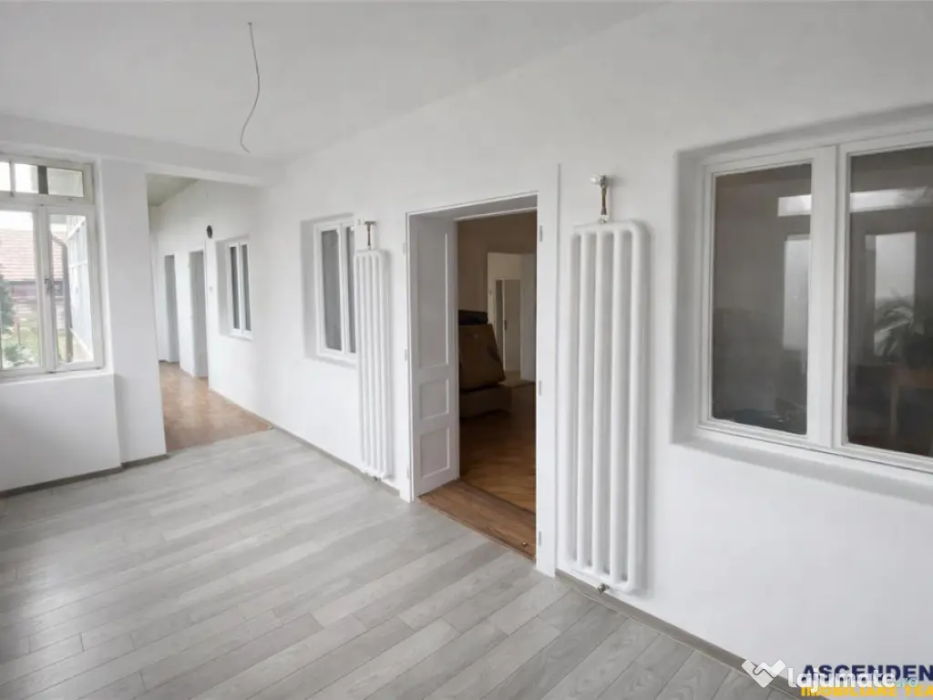 TUR 3D!In areal apreciabil,particulara casa cu 680 mp teren, 