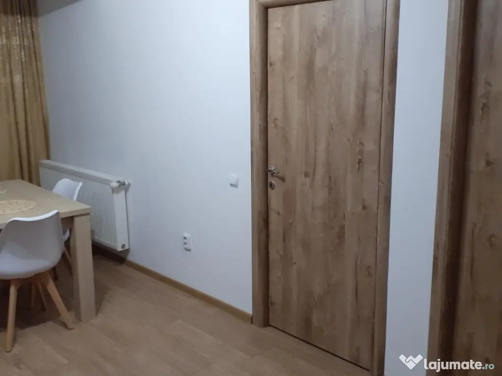 Apartament cu 2 camere decomandat 