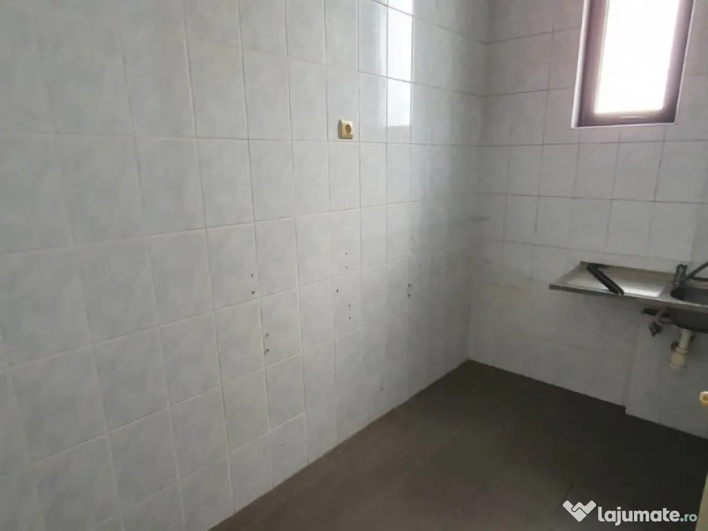 ULTRACENTRAL - cladire birouri, D+P+3E la 9 euro/mp/luna 