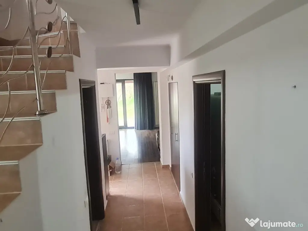 Vila 5 camere in comuna Berceni zona centrala