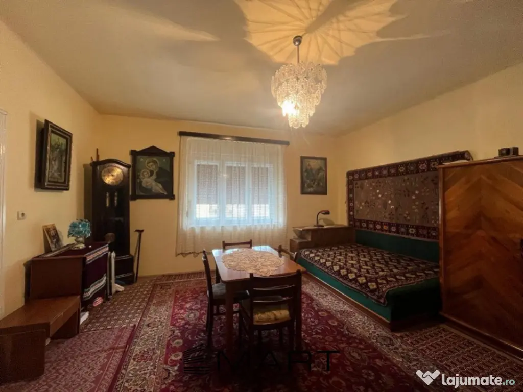 Casa cu teren de 1270 m Gura Raului 